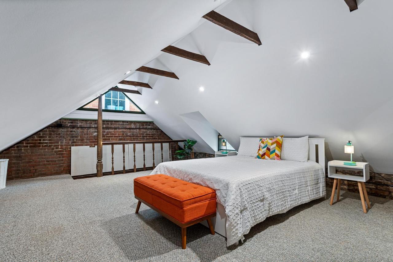 Private Loft Carriage House Walk Score 95 Александрия Екстериор снимка